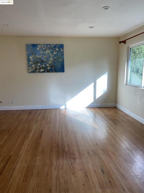 8 Juniper Way, Moraga CA: https://media.crmls.org/mediaz/baa37baf-c601-482e-94b2-4f8ea2bb83a5.jpg