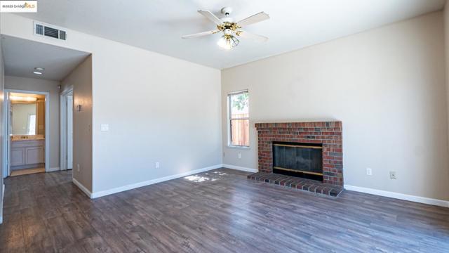 632 Burwood WAY, Antioch CA: https://media.crmls.org/mediaz/baa39a66-98de-429b-9ffb-92e953d2f74f.jpg