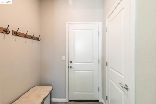 144 Scott Creek Way, Brentwood CA: https://media.crmls.org/mediaz/baa42911-74bf-492e-8a98-def581fe1983.jpg