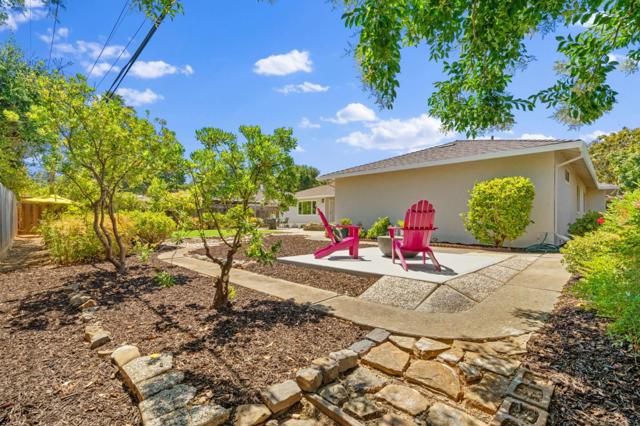 761 Woodstock Lane, Los Altos CA: https://media.crmls.org/mediaz/baa43814-515b-4346-a604-9f95244c9a2b.jpg