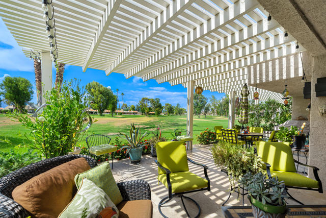 35983 Paseo Circulo E, Cathedral City CA: https://media.crmls.org/mediaz/baa47014-ee9c-4daa-9ebc-9be2c8821ff2.jpg