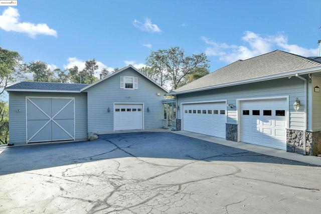 16096 Parkridge Ave, Sonora CA: https://media.crmls.org/mediaz/baa55057-ca03-43c4-b969-2f93aee16639.jpg