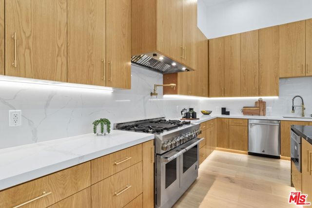 4535 Haskell Avenue, Encino CA: https://media.crmls.org/mediaz/baa569a7-f288-40b7-ba03-029398052c84.jpg