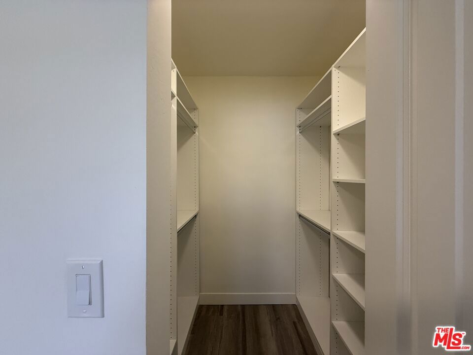 https://media.crmls.org/mediaz/baa63bae-e904-41d9-8aa2-f43d8eb80bdf.jpg?preset=X-Large