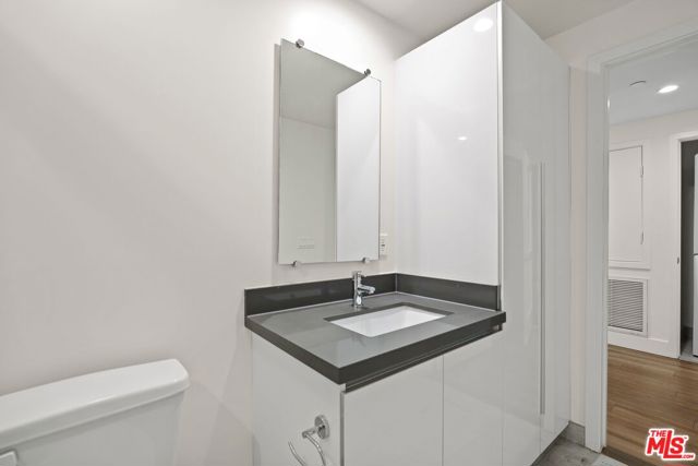 11818 Dorothy Street, Los Angeles CA: https://media.crmls.org/mediaz/baa6433c-d500-495c-97f3-5b90cbcc9982.jpg