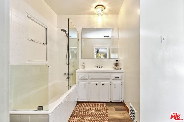 728 S Windsor Boulevard, Los Angeles CA: https://media.crmls.org/mediaz/baa663c0-d054-43c5-bf18-0a3fed4945eb.jpg