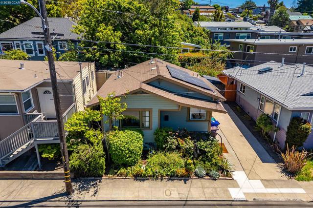 3018 Courtland Ave, Oakland CA: https://media.crmls.org/mediaz/baa68cd4-6781-4cd3-a738-3b44021ac6de.jpg