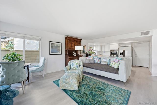 3626 Lorimer Ln, Encinitas CA: https://media.crmls.org/mediaz/baa6917c-feb4-411b-8a5d-1a7b2f343993.jpg