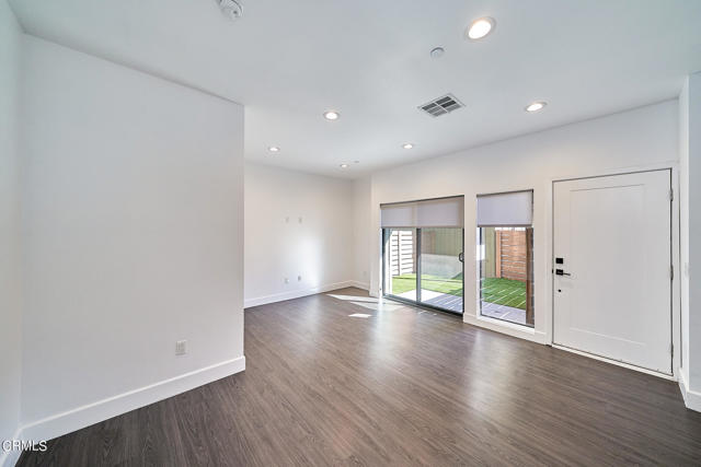 Detail Gallery Image 6 of 42 For 4201 Pennsylvania Ave #C2,  Glendale,  CA 91214 - 4 Beds | 4 Baths