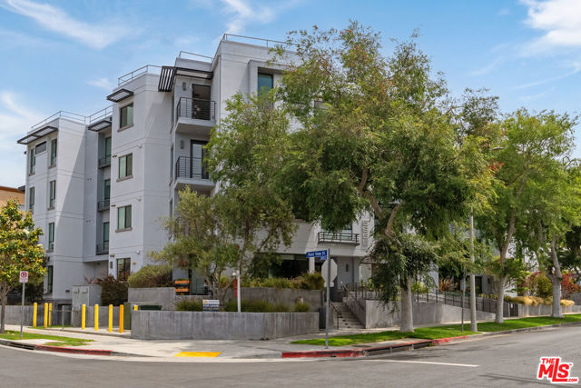 5955 Saturn Street, Los Angeles CA: https://media.crmls.org/mediaz/baa6ac1a-60ab-4738-9ee5-bdc191815143.jpg