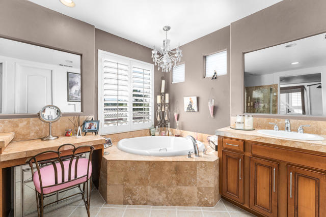 80580 Apple Court, Indio CA: https://media.crmls.org/mediaz/baa6aea6-dab9-4147-abd7-25805b2943b3.jpg