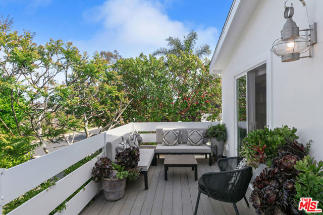 29500 Heathercliff Road, Malibu CA: https://media.crmls.org/mediaz/baa6d7aa-af57-4acf-937e-f5f3bbf49f7c.jpg