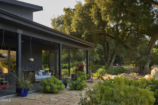 12293 Topa Lane, Santa Paula CA: https://media.crmls.org/mediaz/baa70ec8-afaa-452d-91d6-becc6ba87162.jpg