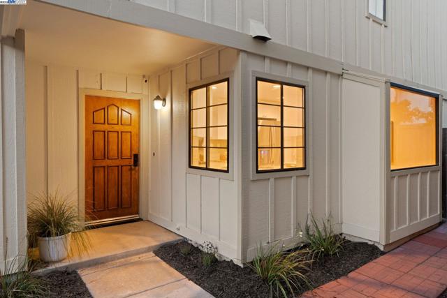 3664 Thrush Terrace, Fremont CA: https://media.crmls.org/mediaz/baa764a8-d89f-4575-a46e-97f794d9c94b.jpg