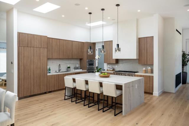 1686 Parkhills Avenue, Los Altos CA: https://media.crmls.org/mediaz/baa7ad52-0050-4ac2-b1b6-b5b0e48247b4.jpg
