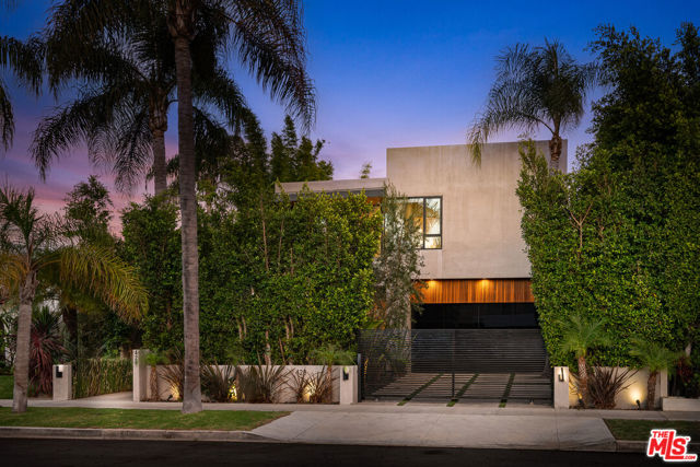 428 N La Jolla Avenue, Los Angeles CA: https://media.crmls.org/mediaz/baa7adc9-4c4b-4d7a-a445-5d8b38f87fa8.jpg