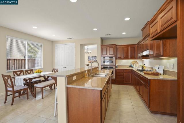 507 Livingston Court, Discovery Bay CA: https://media.crmls.org/mediaz/baa7cfc7-d1e3-47bf-b619-7e15e18219b1.jpg
