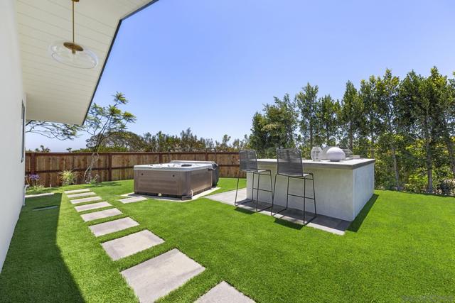 2975 Woodford Drive, La Jolla CA: https://media.crmls.org/mediaz/baa7de37-9f00-4598-873a-c3b6826a6f26.jpg