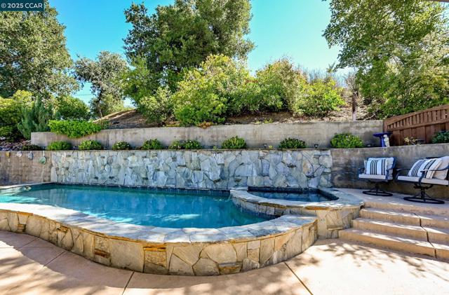 554 Golf Club Road, Pleasant Hill CA: https://media.crmls.org/mediaz/baa87acd-3fb4-40c5-bc3e-c1144c33f5e3.jpg