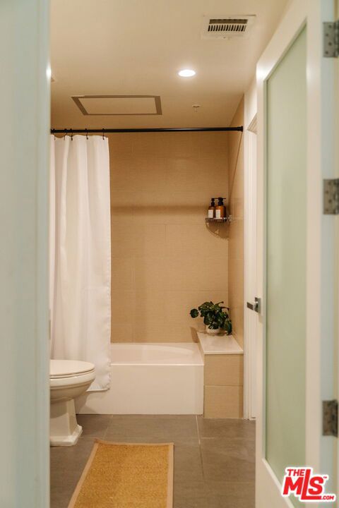 939 S Broadway, Los Angeles CA: https://media.crmls.org/mediaz/baa8bdad-6fd8-40e6-b0b9-d96aa7f26a02.jpg