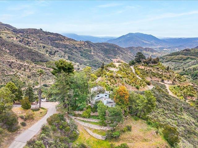10071 Gomez Creek Road, Fallbrook CA: https://media.crmls.org/mediaz/baa95f09-01de-408a-bea8-36799661d393.jpg