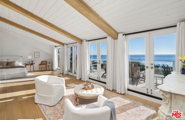 31202 Broad Beach Road, Malibu CA: https://media.crmls.org/mediaz/baa97aba-64bf-4e61-b1b7-e45337dba689.jpg