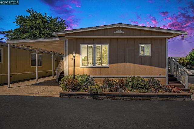 75 E Bolton Rd, Oakley CA: https://media.crmls.org/mediaz/baa9a346-cb10-496a-bc44-fb8c432fe24a.jpg