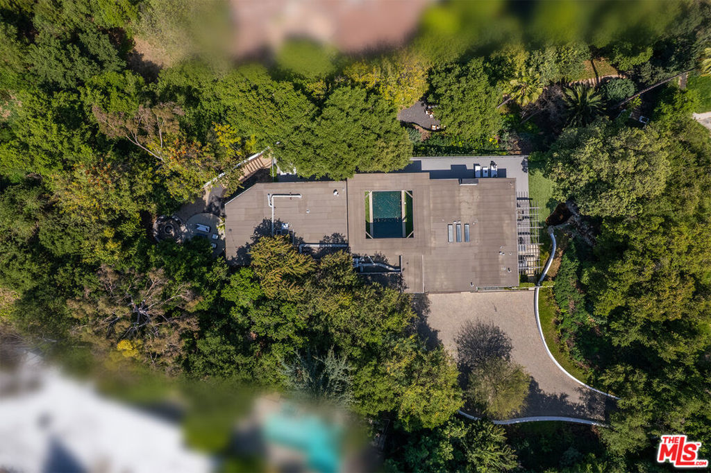 https://media.crmls.org/mediaz/baaa4271-311a-4e89-b196-d9328d2d561d.jpg?preset=X-Large