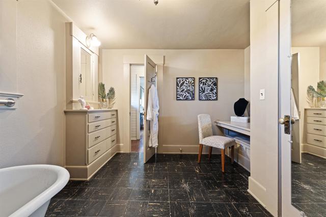 4229 Saint James Place, San Diego CA: https://media.crmls.org/mediaz/baaa915c-8aaf-4af1-b48a-f321124eb89a.jpg