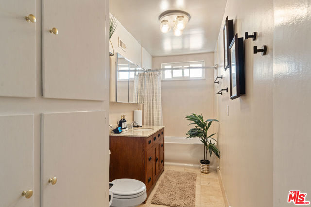 5040 W Slauson Avenue, Los Angeles CA: https://media.crmls.org/mediaz/baab108d-d274-43b5-801f-a7c9bae269b6.jpg