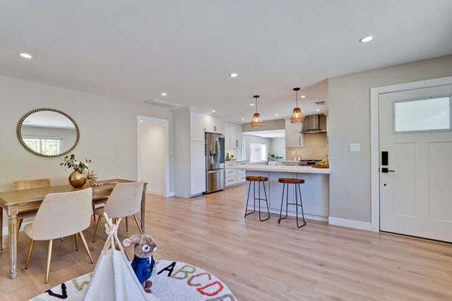 898 La Plata Plaza, Campbell CA: https://media.crmls.org/mediaz/baabff0a-6707-4a14-b521-bb78312b3a13.jpg