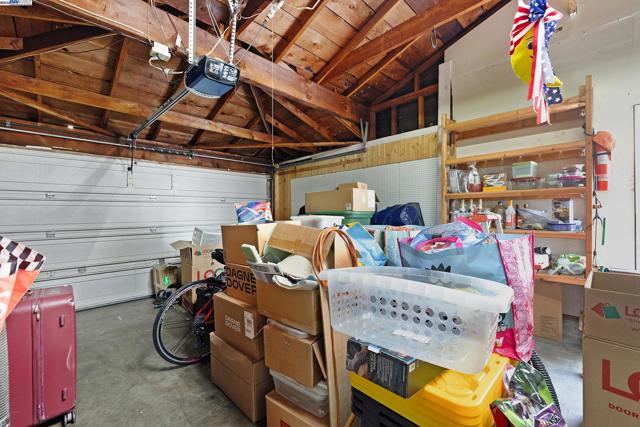 39672 Blacow Rd, Fremont CA: https://media.crmls.org/mediaz/baacd808-dfe7-4c35-81cb-3ce557276c98.jpg