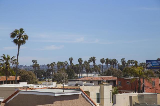 728 Jamaica Ct, San Diego CA: https://media.crmls.org/mediaz/baad424c-0ff4-4ddd-bf44-32d138555159.jpg