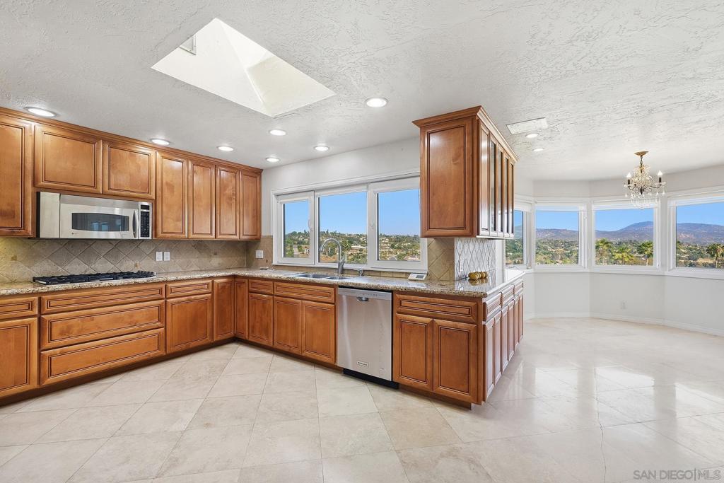 2448 Royal Crest - photo 10