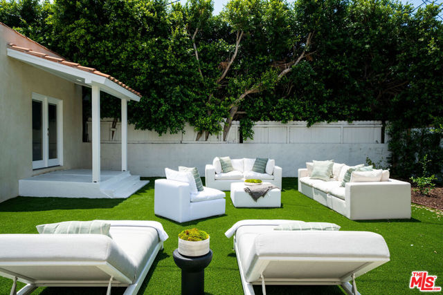 363 N Kings Road, Los Angeles CA: https://media.crmls.org/mediaz/baaddd40-44f5-4c19-8a43-568363626426.jpg