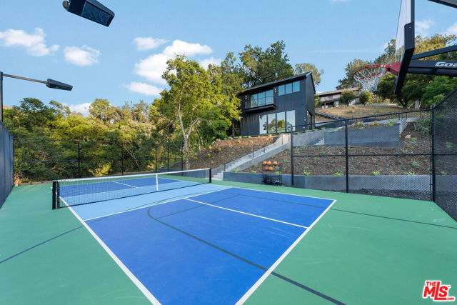 3140 Coldwater Canyon, Studio City CA: https://media.crmls.org/mediaz/baae293b-bf4f-49ec-a791-59095e2a39b3.jpg