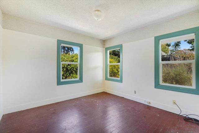 806 Seabright Avenue, Santa Cruz CA: https://media.crmls.org/mediaz/baae4b9f-cf89-4629-a7a2-5ce351b7b65f.jpg