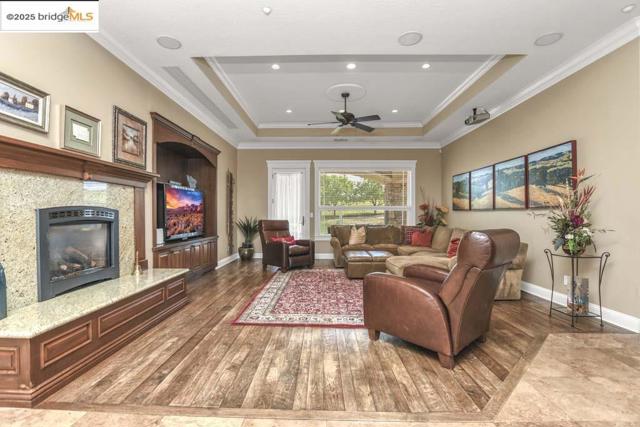 9050 Deer Valley Rd, Brentwood CA: https://media.crmls.org/mediaz/baae6142-925e-4536-a03c-e15a8c5cf4bd.jpg