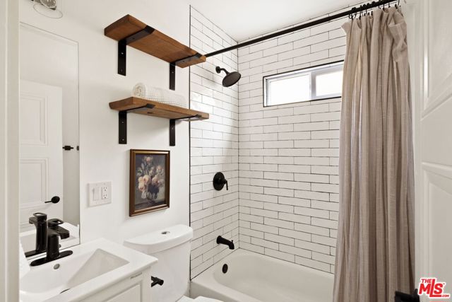 1140 N Coronado Street, Los Angeles CA: https://media.crmls.org/mediaz/baae7bb0-1c4f-4fe0-a323-7cb80a5555e4.jpg