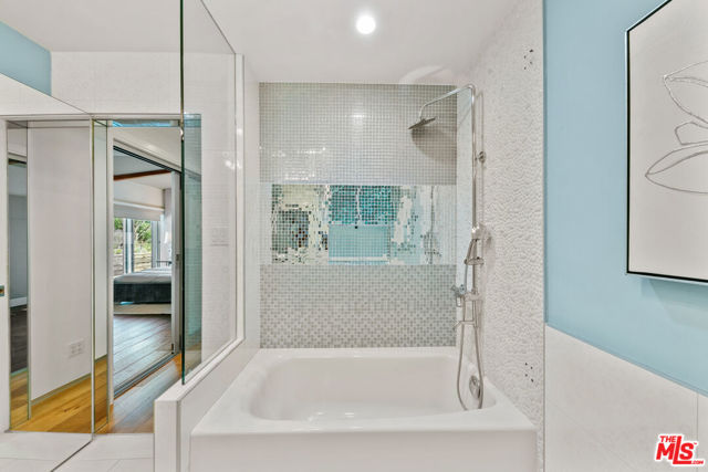 1470 N Tigertail Road, Los Angeles CA: https://media.crmls.org/mediaz/baaf554a-3321-4dd7-94eb-1dc9769fc8d0.jpg