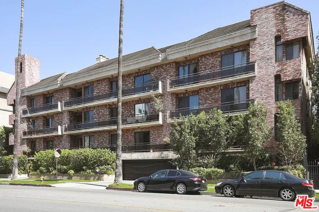 120 N DOHENY Drive 201, West Hollywood, CA 90048