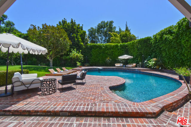 4177 KESTER Avenue, Sherman Oaks CA: https://media.crmls.org/mediaz/bab05a89-1684-47c8-9c58-f5e7f0c35d5f.jpg