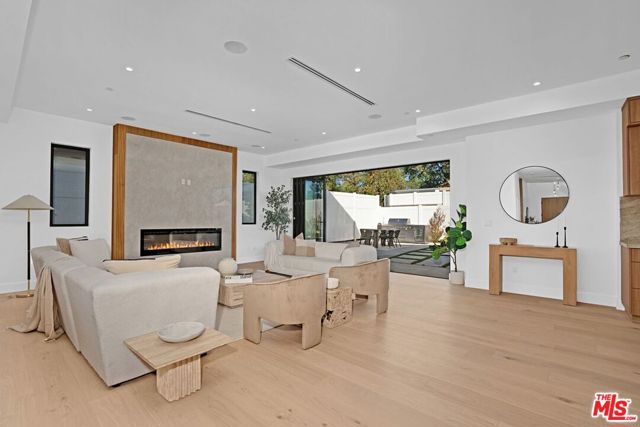 17509 Martha Street photo 7