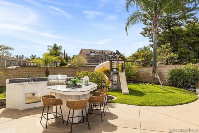 2337 Douglaston Glen, Escondido CA: https://media.crmls.org/mediaz/bab0cb50-9855-4649-b6cc-184ad11903d5.jpg