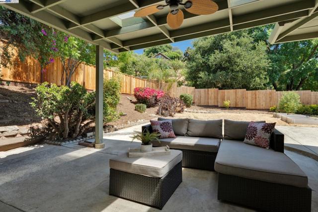 635 Janice Ave, Hayward CA: https://media.crmls.org/mediaz/bab16357-a6f0-4b16-8be9-80712d4577db.jpg