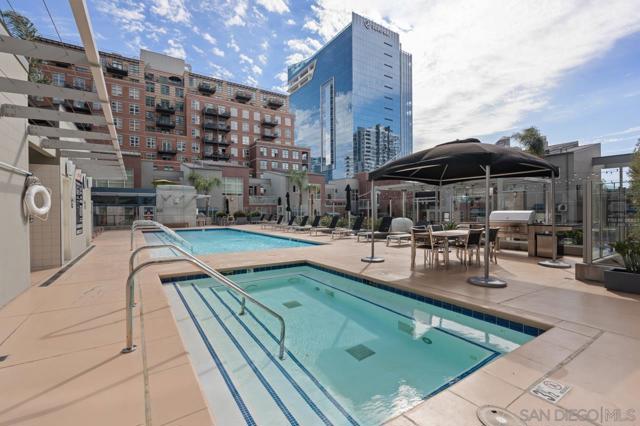 800 The Mark, San Diego CA: https://media.crmls.org/mediaz/bab1f92d-fcd7-4e0b-9b69-6f48738a976f.jpg