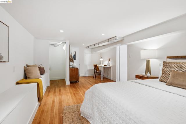 1509 Francis St, Albany CA: https://media.crmls.org/mediaz/bab205bd-f523-4e2c-b92b-42570e1490ae.jpg