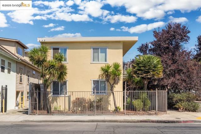 2011 Rutherford, Oakland CA: https://media.crmls.org/mediaz/bab2278a-3a3d-4fad-91a0-fa705fb06a9f.jpg