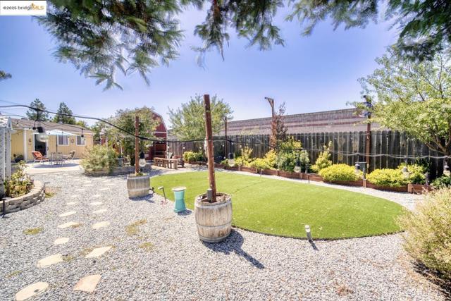 2821 Ponderosa Drive, Concord CA: https://media.crmls.org/mediaz/bab2998f-44cc-4e7b-a0b1-c3ebb044a437.jpg