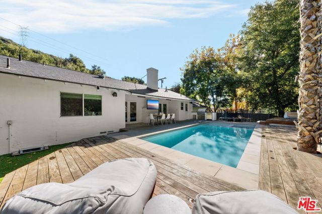 3443 Mandeville Canyon Road, Los Angeles CA: https://media.crmls.org/mediaz/bab2b283-0ea8-4692-9862-1137be7c07be.jpg